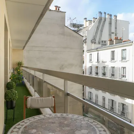 Spacious 102 M In 15th * Paris