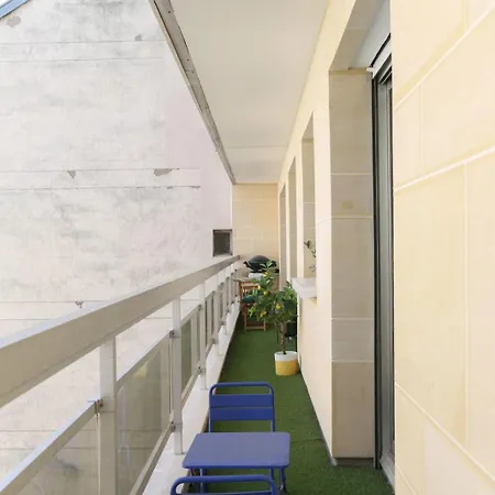 Spacious 102 M In 15th Paris